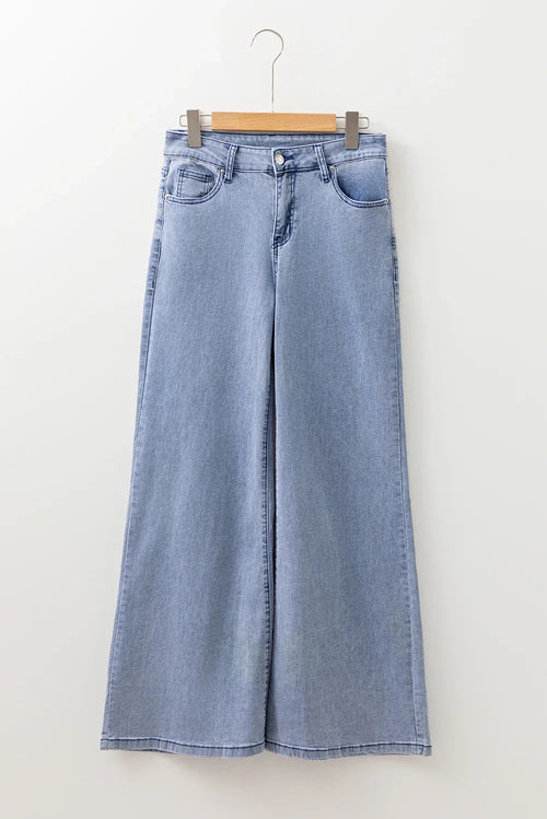 Lila’s Flare Jeans for a Stunning Silhouette