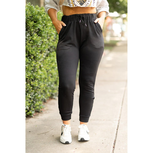 Mia's Effortless Ease Jogger for All-Day Wear