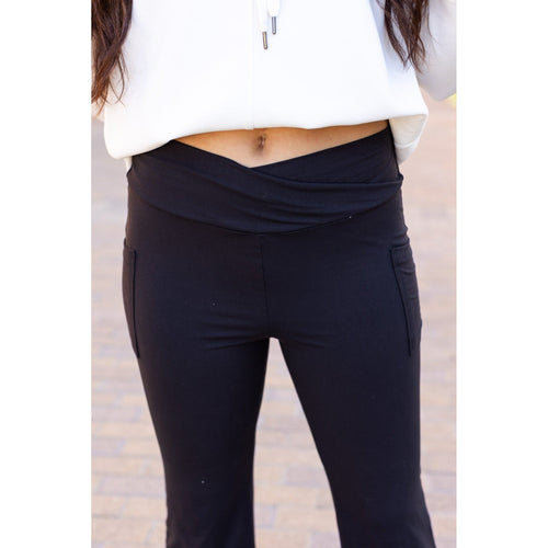 Ready to Ship | The Liz - Crossover Bootcut Leggings with Pockets