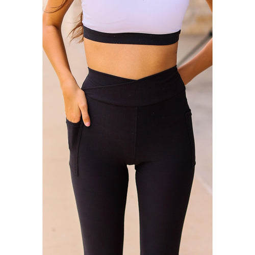 Ready to Ship | The Chloe - Crossover BLACK Pocket 7/8th Ankle Length Leggings