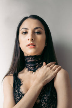 Malia Lace Choker: Unleash Your Inner Muse.