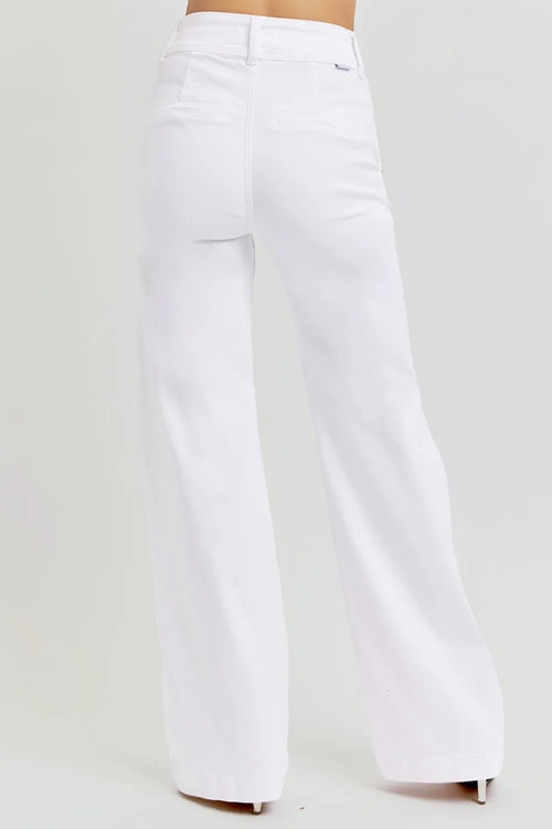 6868978b-e531-4608-9e06-de59287c3ae9-Max