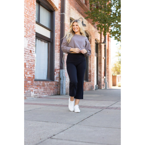 Lily's Effortless Flare Leggings with Pockets
