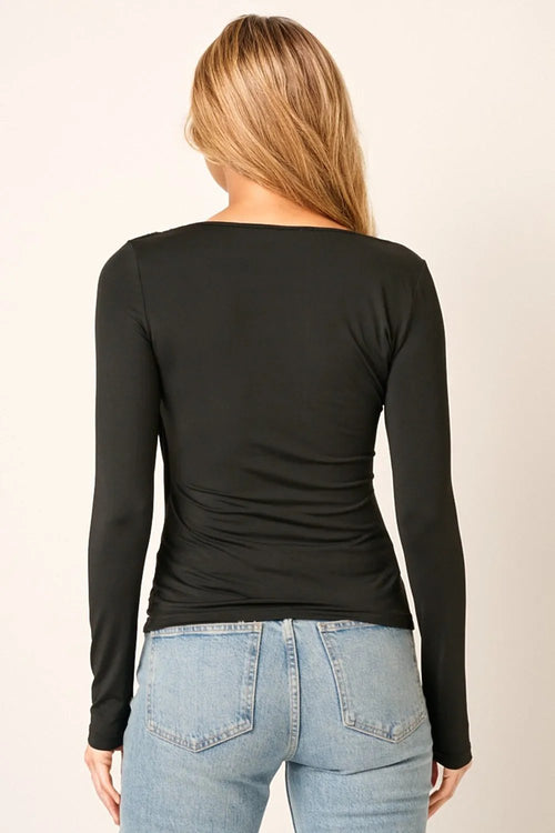 Slim & Chic Ruched Long Sleeve Top