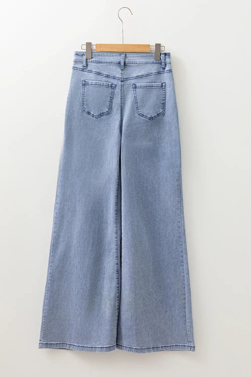 Lila’s Flare Jeans for a Stunning Silhouette